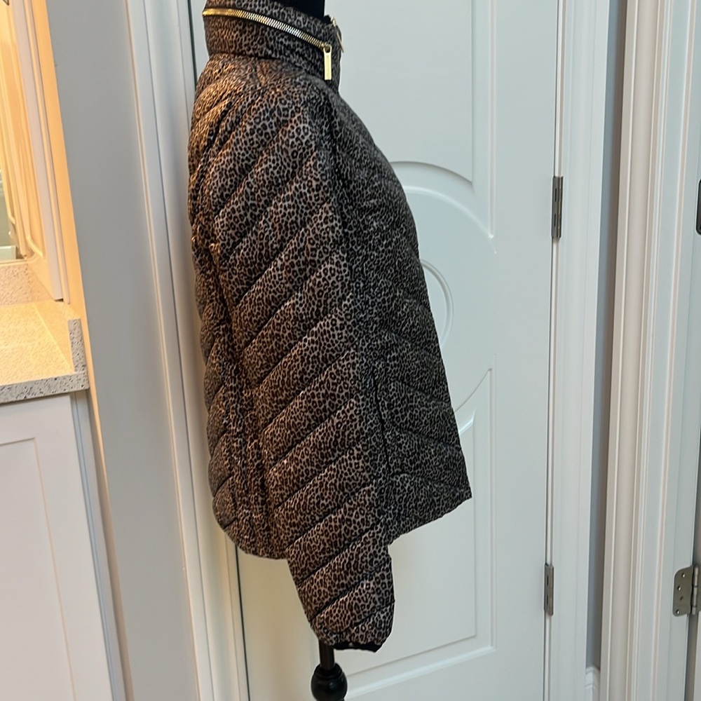 Michael Kors leopard print with hidden hood. size Small - Picture 11 of 15